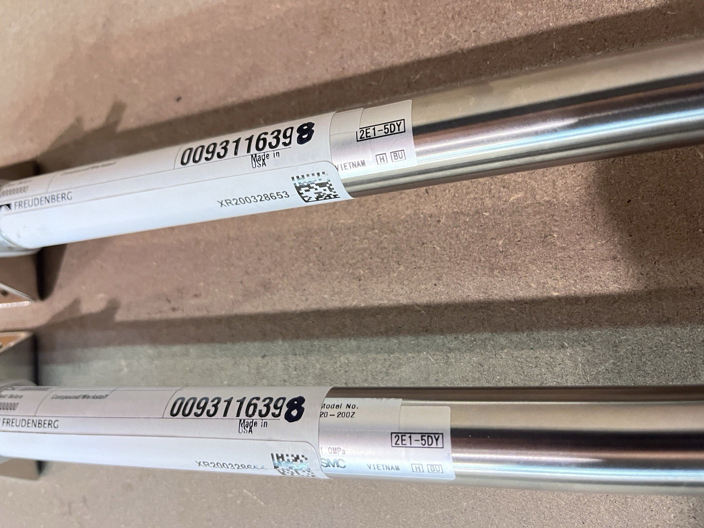 Lot of 2 CDM2L20-200Z Stainless Cylinder with Foot Bracket 20mm Bore 200mm NEW