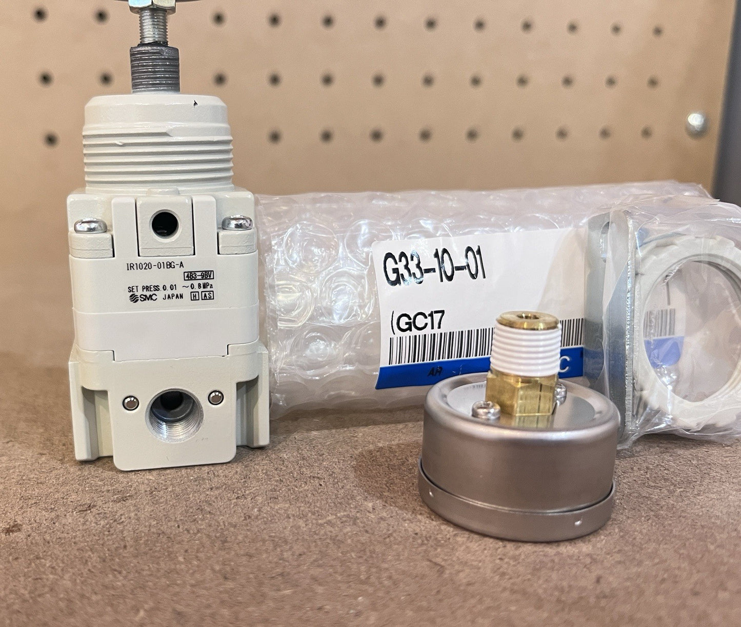SMC IR1020-01BG-A Precision Regulator with G33-10-01 Gauge Bracket New