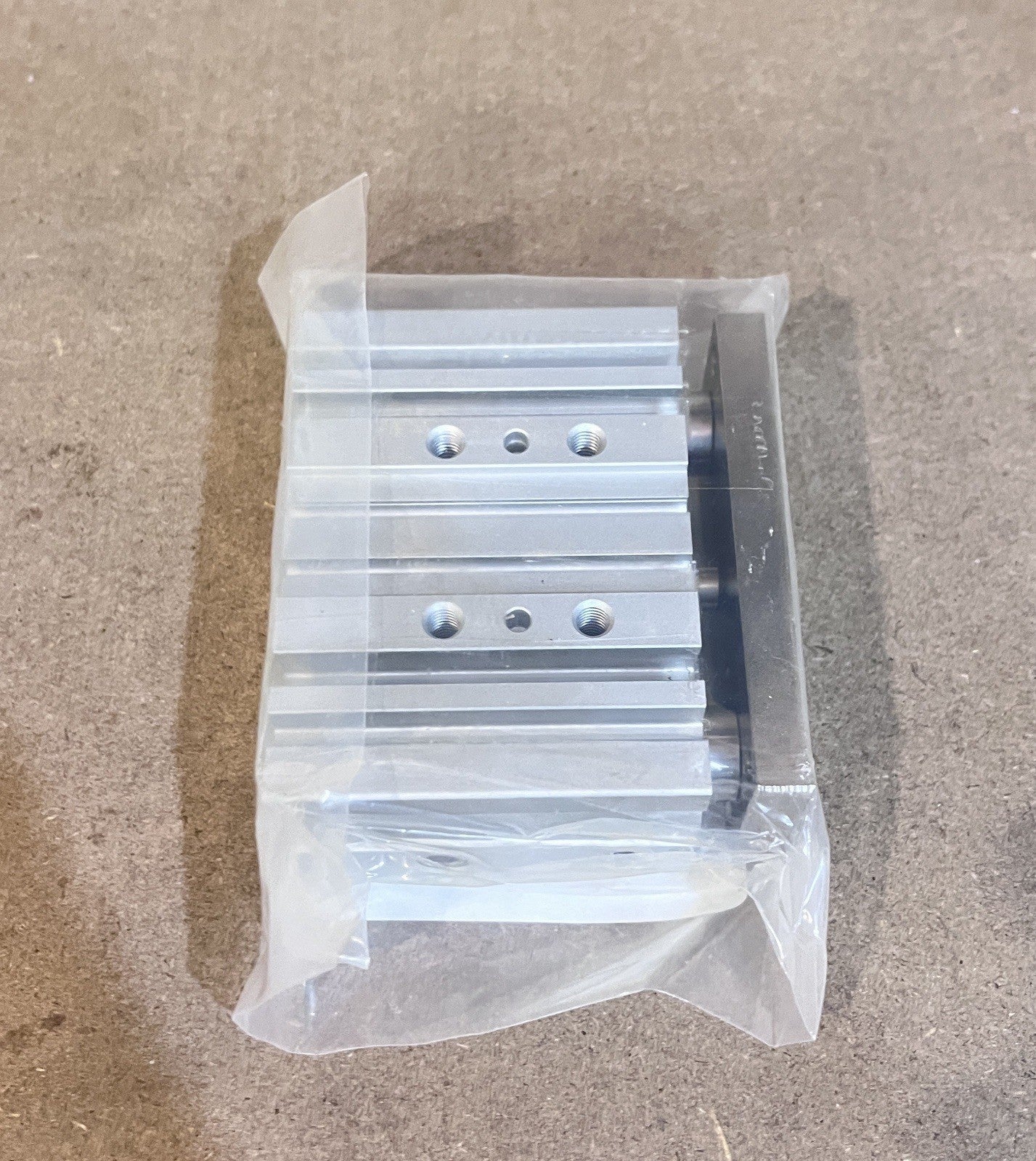 ONE New SMC MGPM25-25Z cylinder