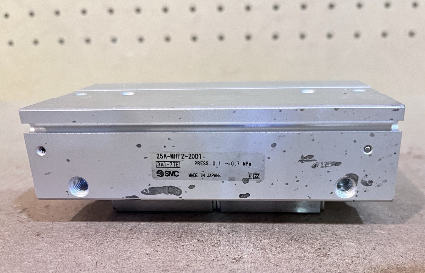 SMC 25A-MHF2-20D1 Low Profile Air Gripper Cylinder Battery Specification
