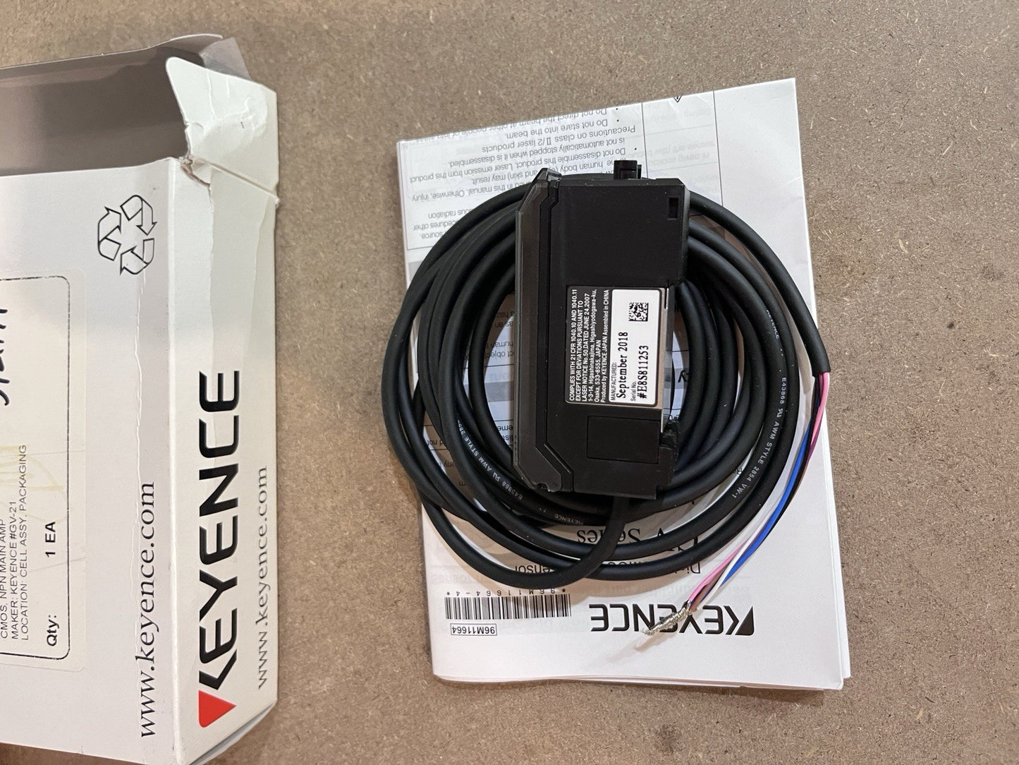 Keyence GV-21 Digital CMOS Laser Sensor Amplifier 0072674804 NPN NIB New