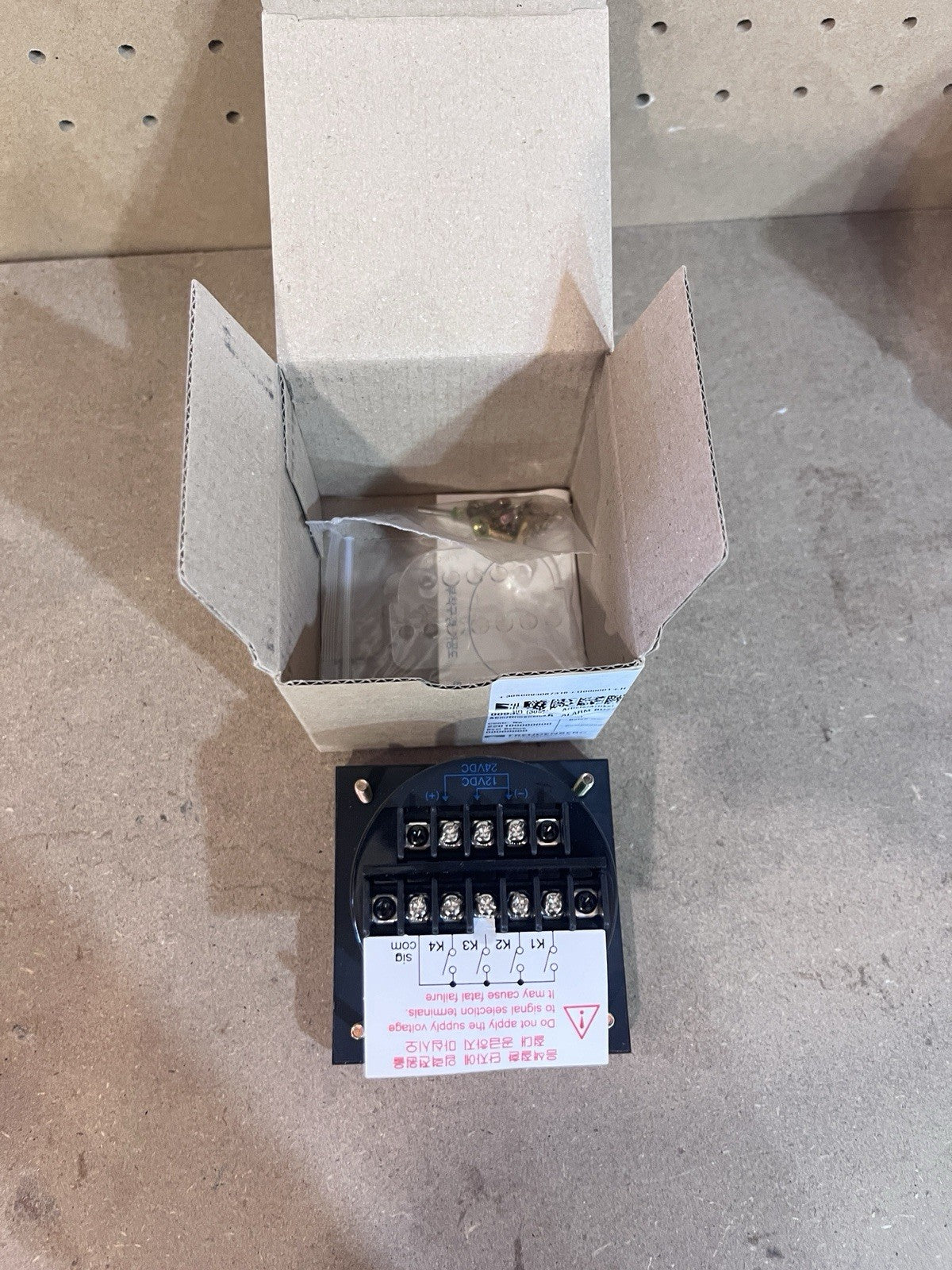 KACON KSP-42S, BUZZER 66MM PANEL HOLE 80MM SQUARE HEAD, 85DB, 4 SOUNDS 12/24v