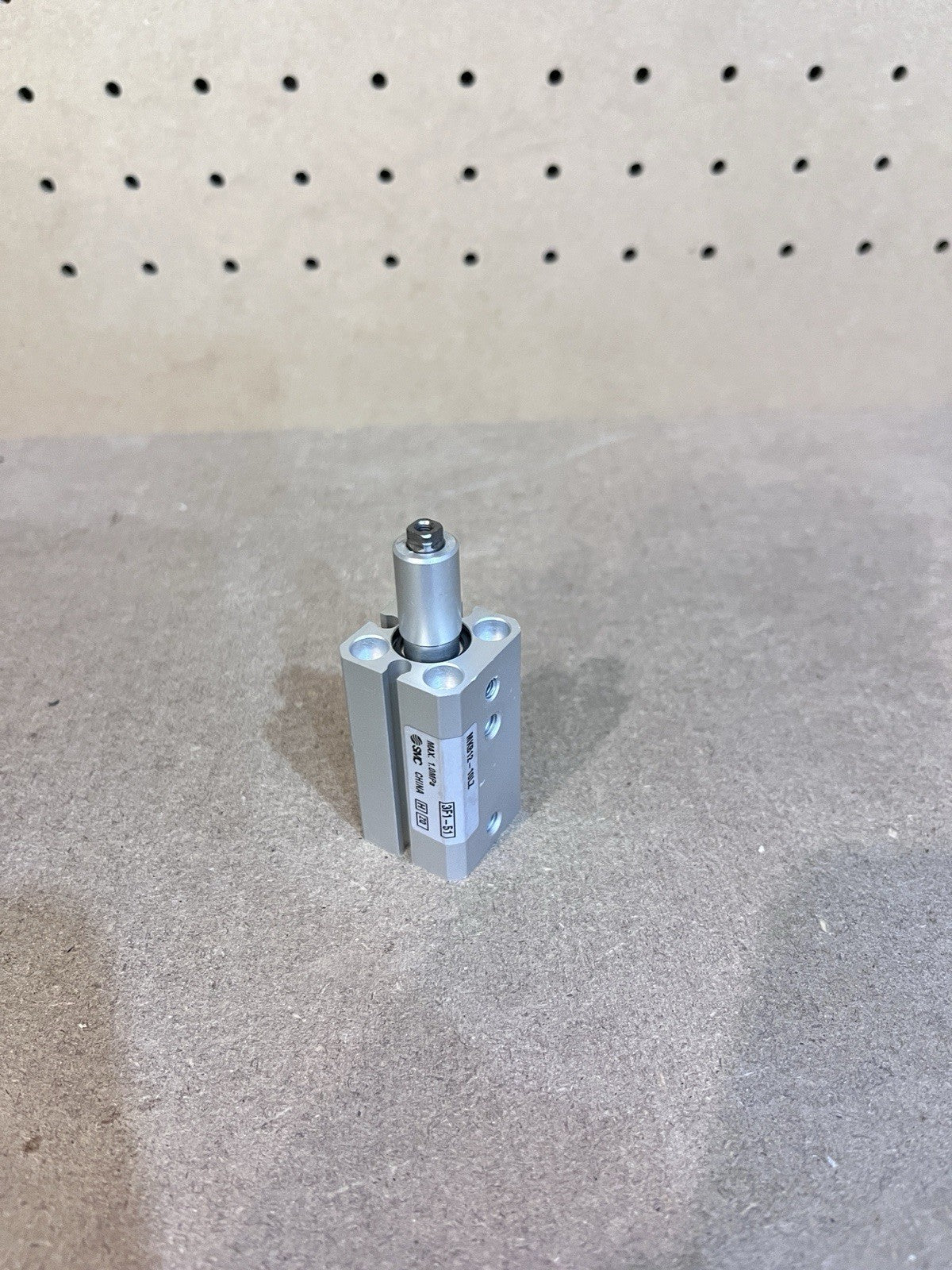 SMC MKB12-10LZ Rotary Clamp Cylinder 90° Right Hand Turn 12mm Bore 10mm NEW