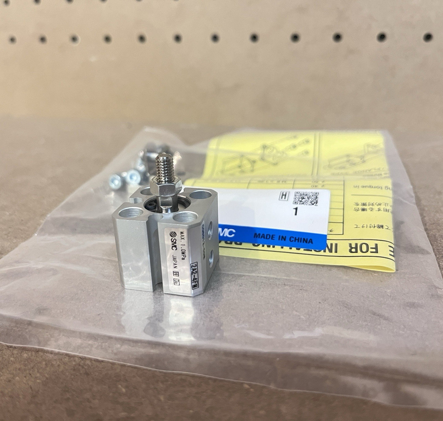 Lot of 4-SMC CQS-D012 Clevis Bracket Mount CQSD012