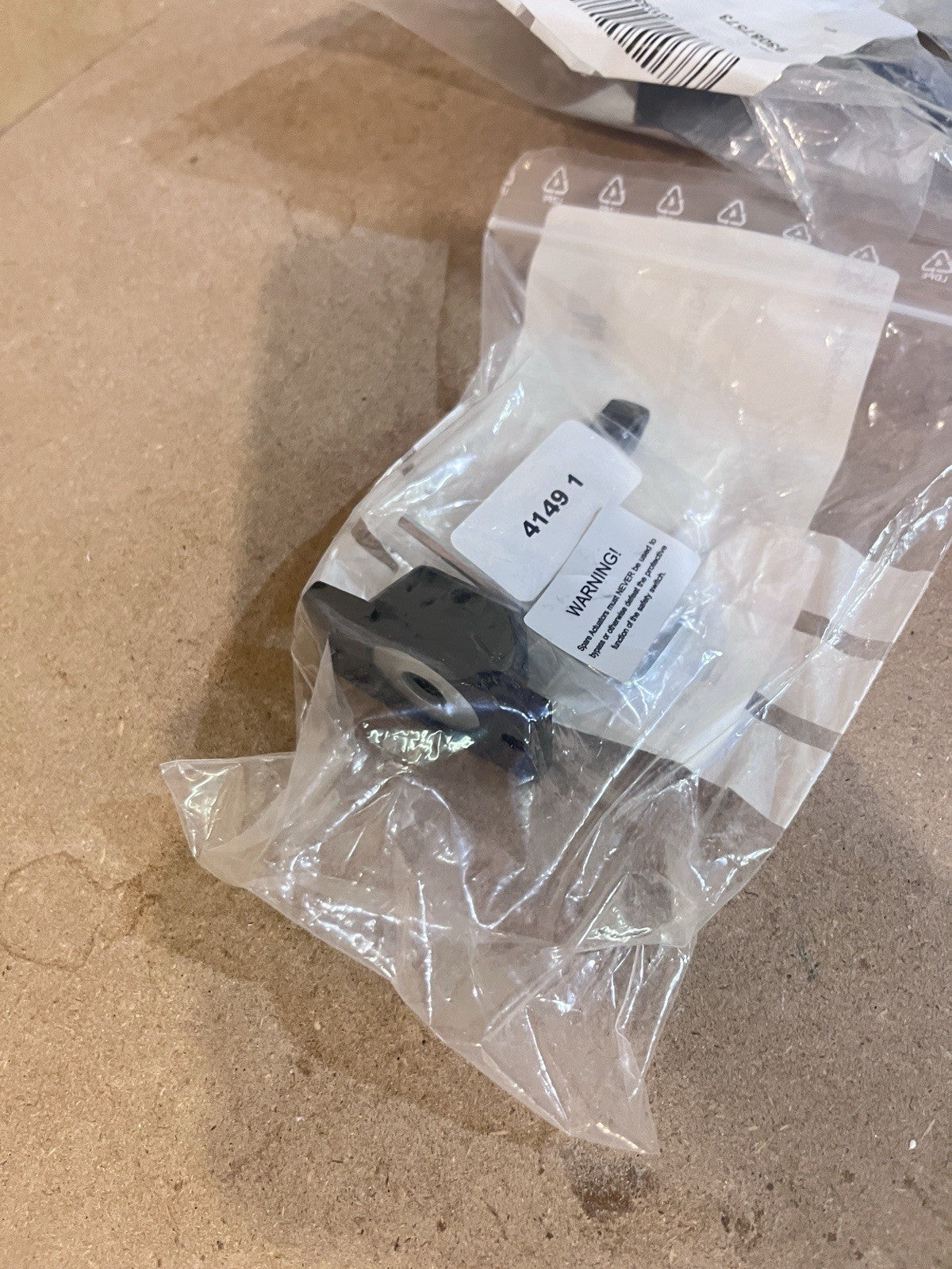 Lot of 3 Banner Engineering SI-QM-SMFA Safety Interlock Actuator Keys NIB⁠