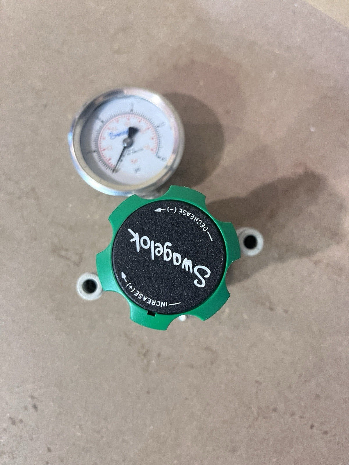 Swagelok KPR1CFL412A20000 Pressure Regulator Valve 0-10 PSIG with Gauge⁠