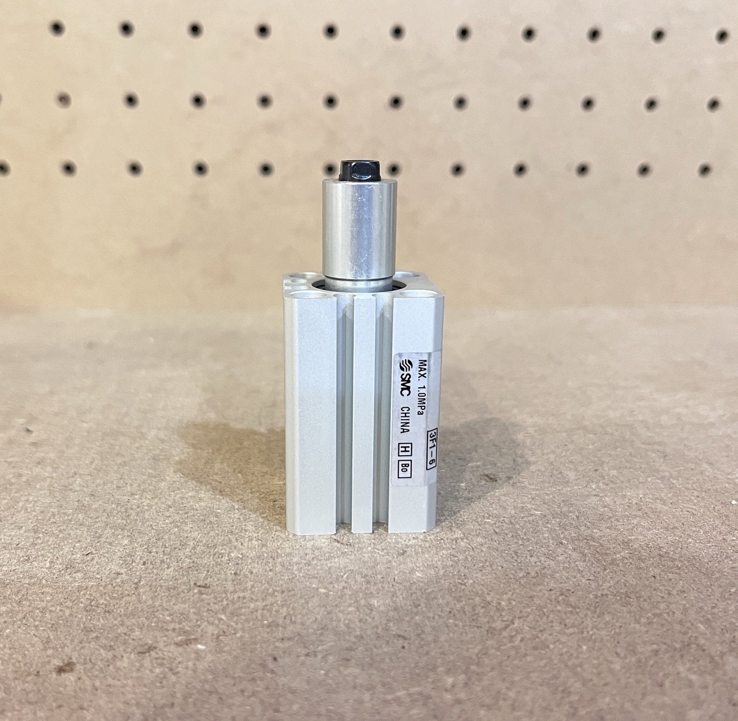 SMC MKB16-10RZ Rotary Clamp Cylinder 16mm Bore 10mm CCW Brand New