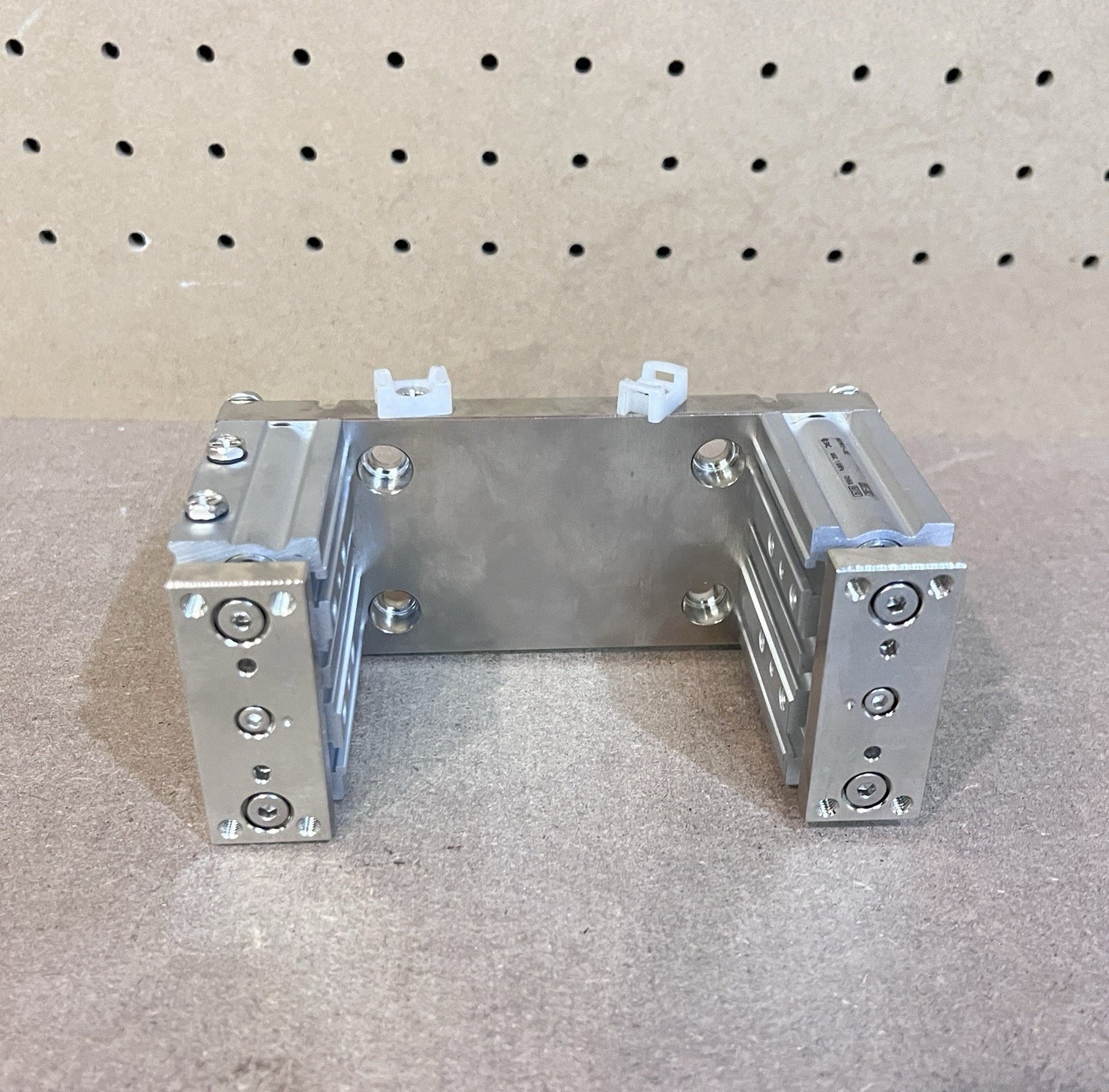 SMC MGPM12-20Z Dual Cylinder Gantry Slide Assembly 12mm Bore 20mm Stroke NEW