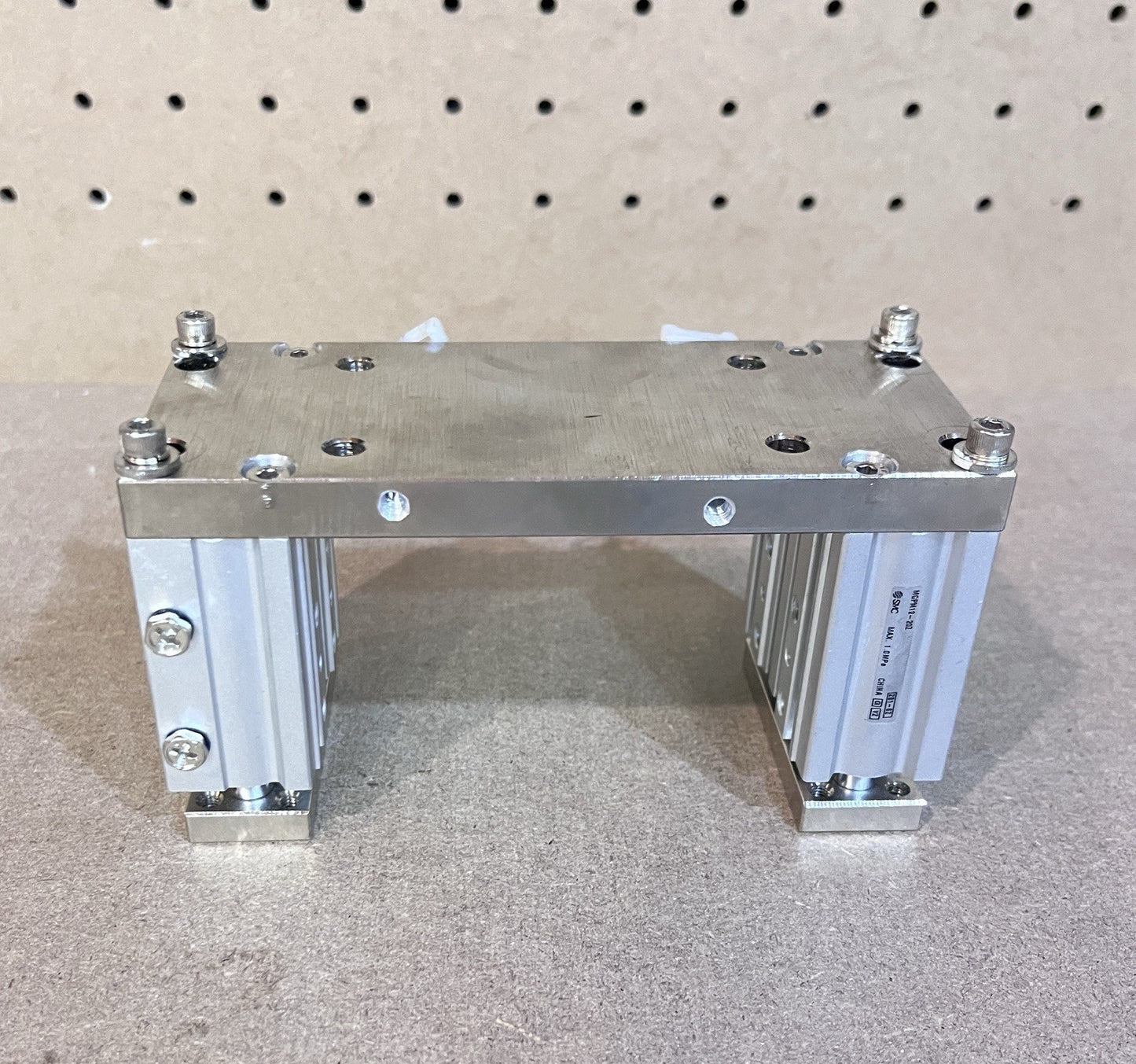SMC MGPM12-20Z Dual Cylinder Gantry Slide Assembly 12mm Bore 20mm Stroke NEW