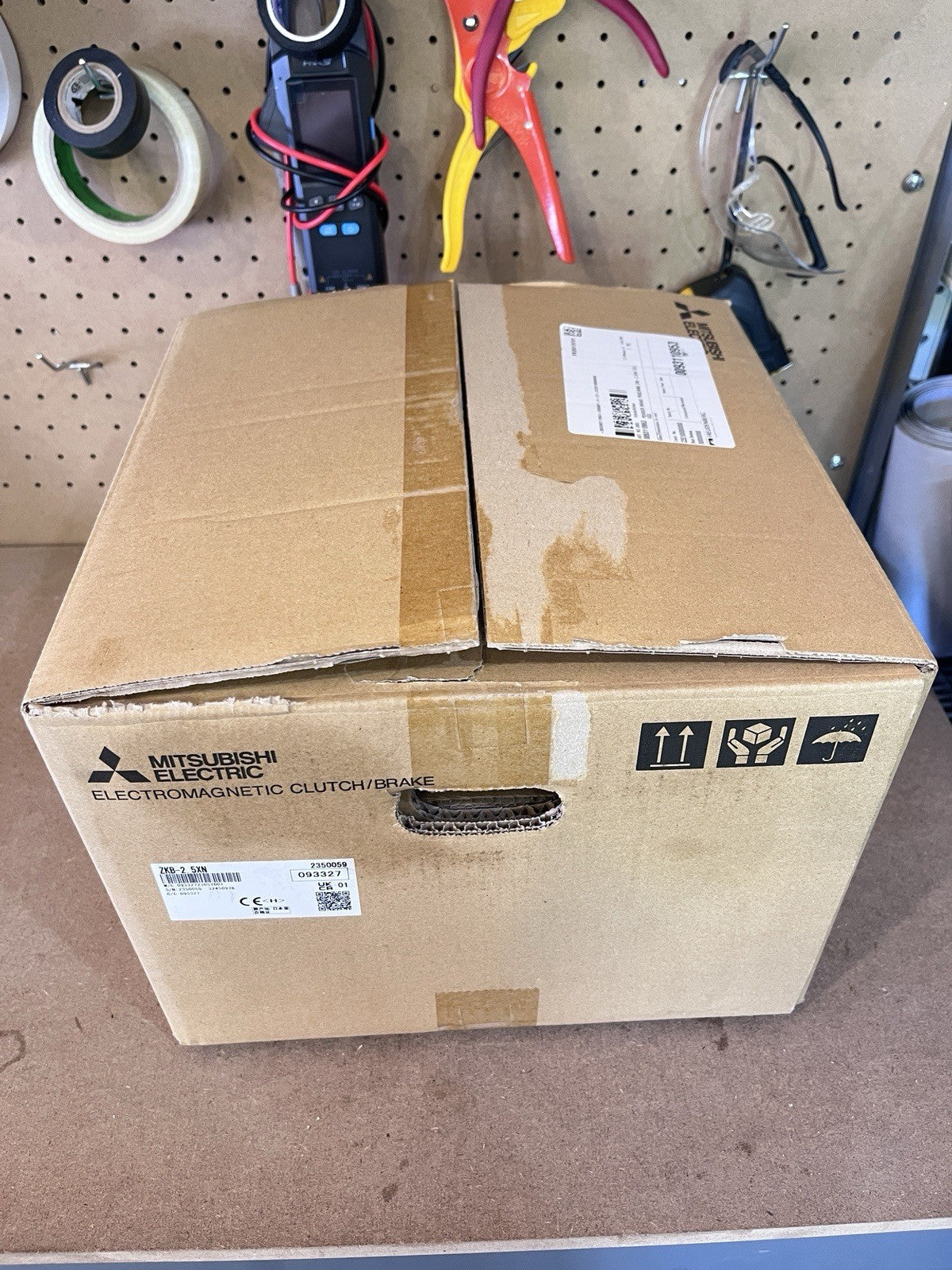 ZKB-2.5XN Mitsubishi Magnetic Powder Brake Brand-New in Box 1PC