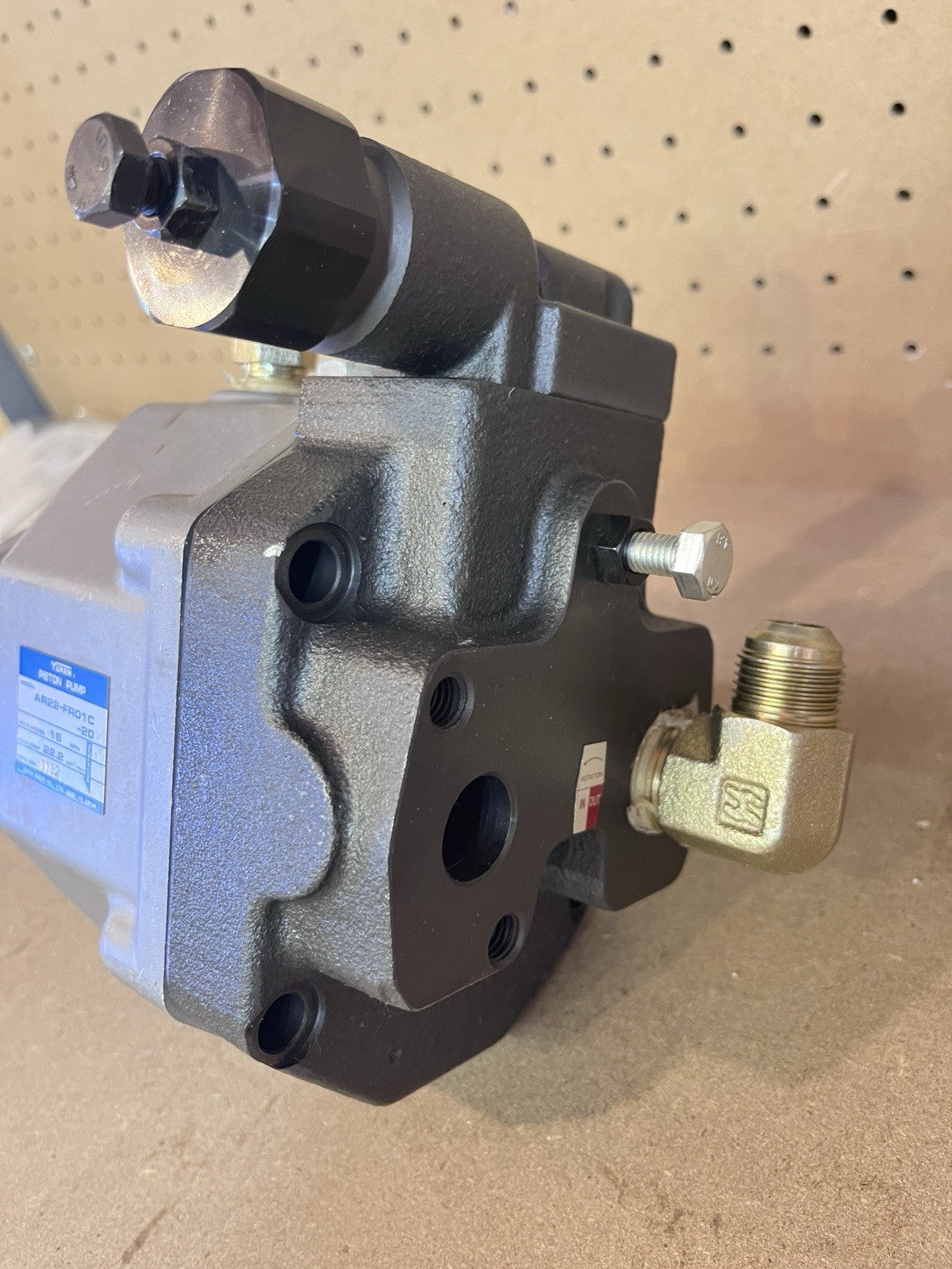 YUKEN AR22-FR01C-20 Variable Piston Pump SAME DAY SHIP NO BROKERAGE⁠