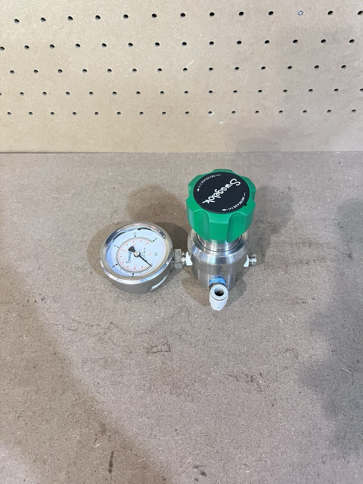 Swagelok KPR1CFL412A20000 Pressure Regulator Valve 0-10 PSIG with Gauge⁠