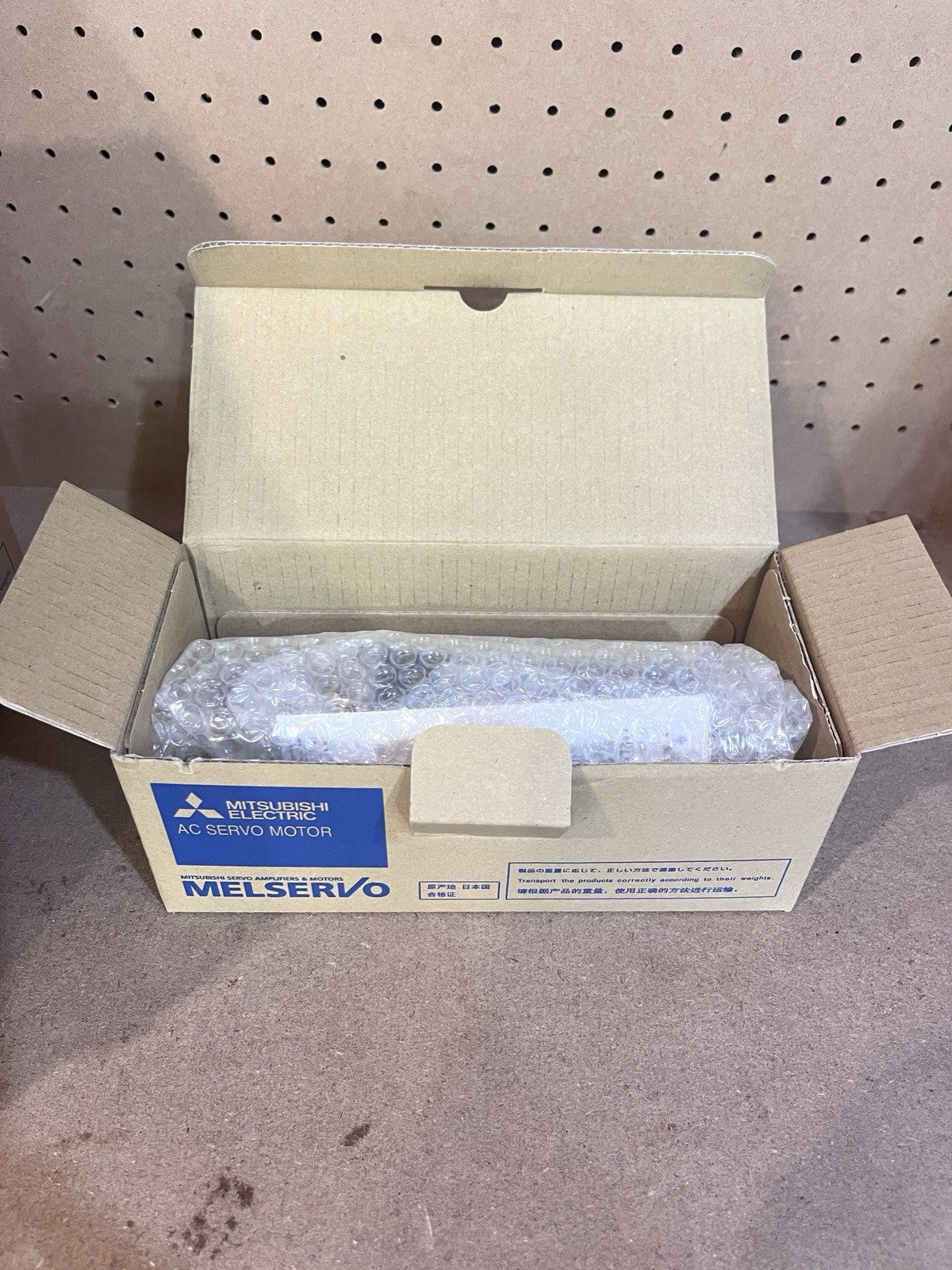 Mitsubishi HG-KR13B AC Servo Motor with Brake 100W 0.1kW J4 Series Brand New Box