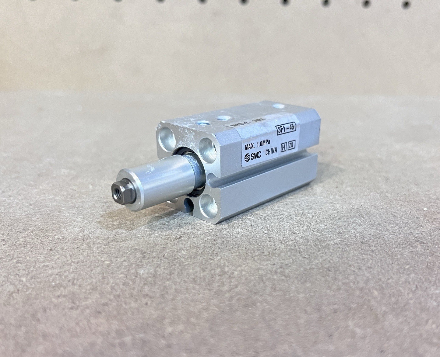 SMC MKB12-10RZ Rotary Clamp Cylinder 90° Right Hand Turn 12mm Bore 10mm NEW