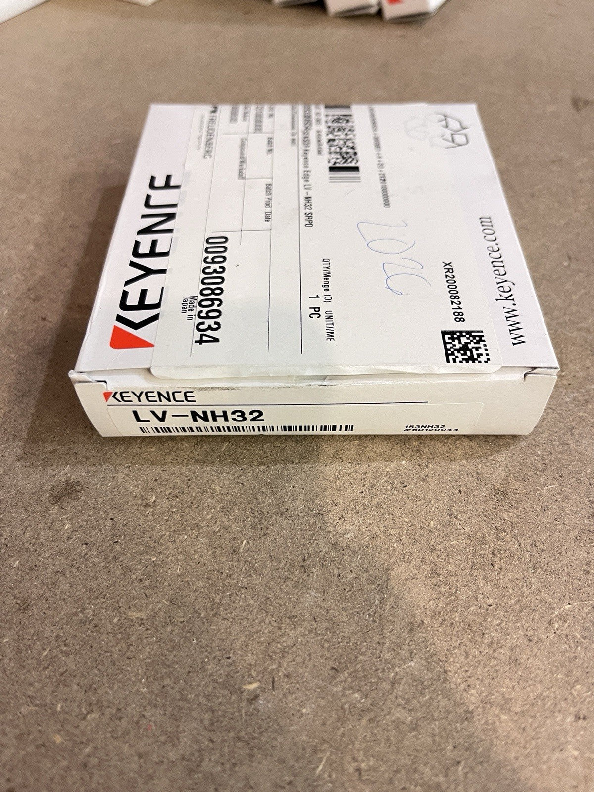 NEW Keyence LV-NH32 Laser Sensor LVNH32 SURPLUS