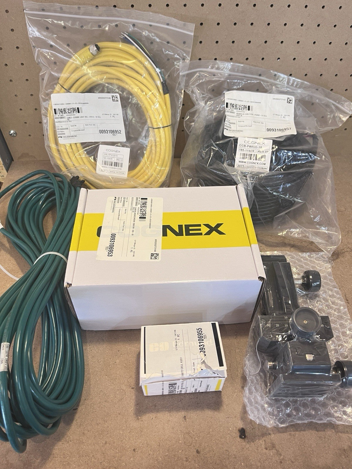 Cognex IS9912M-363-50 12MP Vision Camera Kit Lens Cables Precision Stage