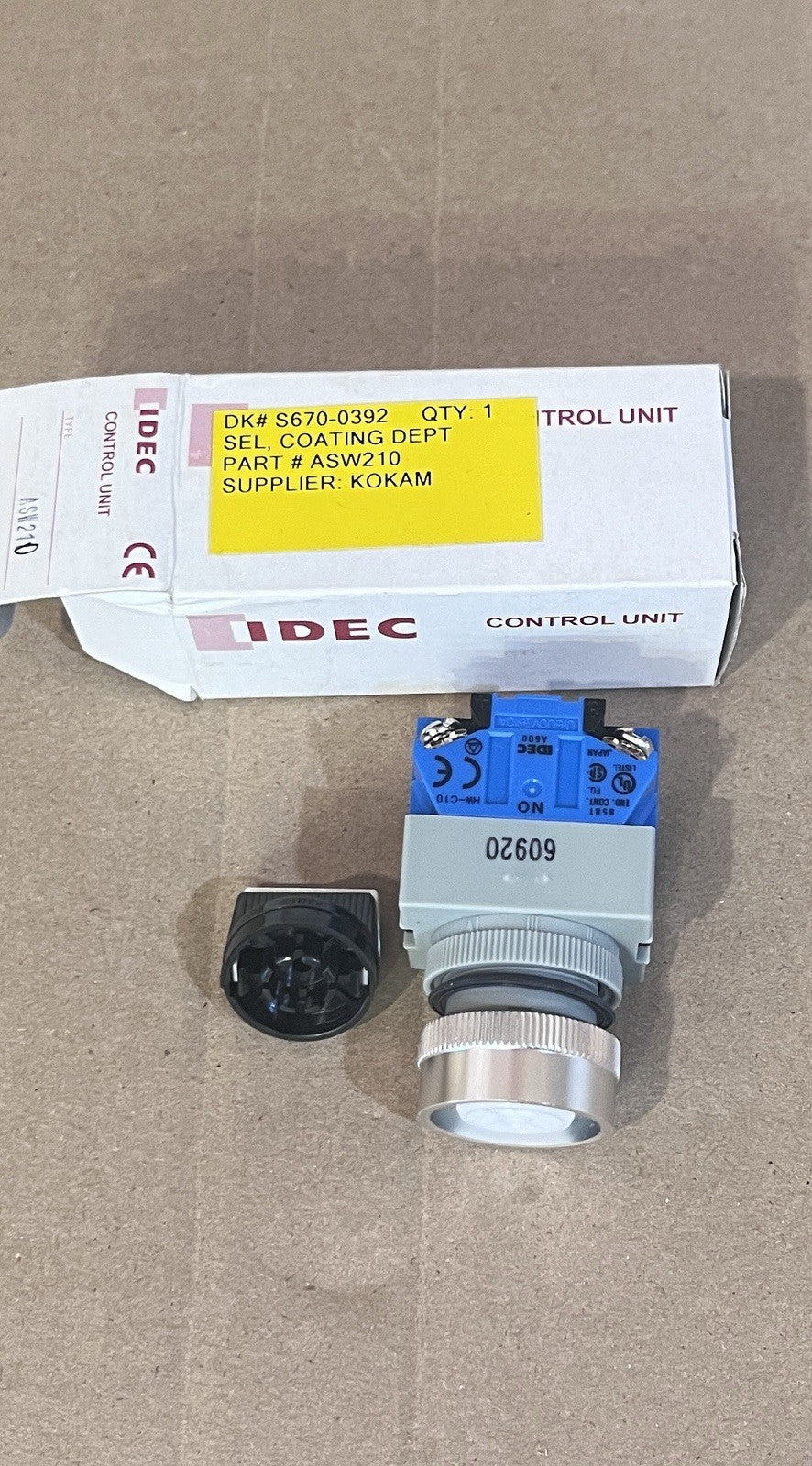 IDEC ASW210 Selector Switch 2-Position Maintained - NEW 2PCS