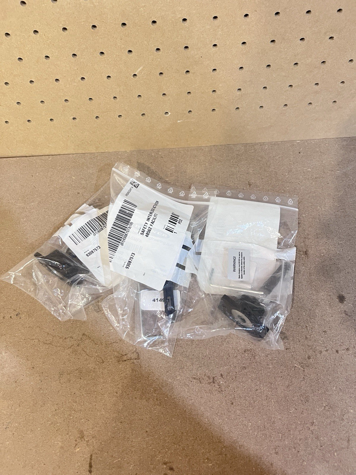Lot of 3 Banner Engineering SI-QM-SMFA Safety Interlock Actuator Keys NIB⁠