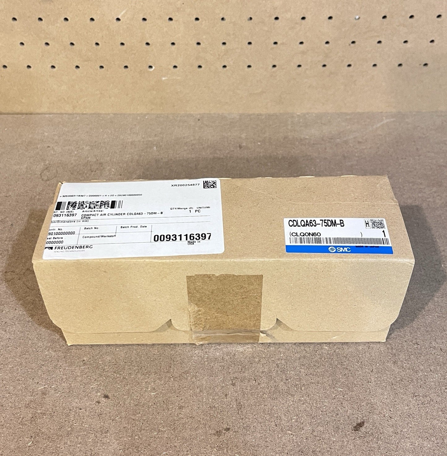 SMC CDLQA63-75DM-B Compact Cylinder with Lock 63mm Bore 75mm Stroke NIB