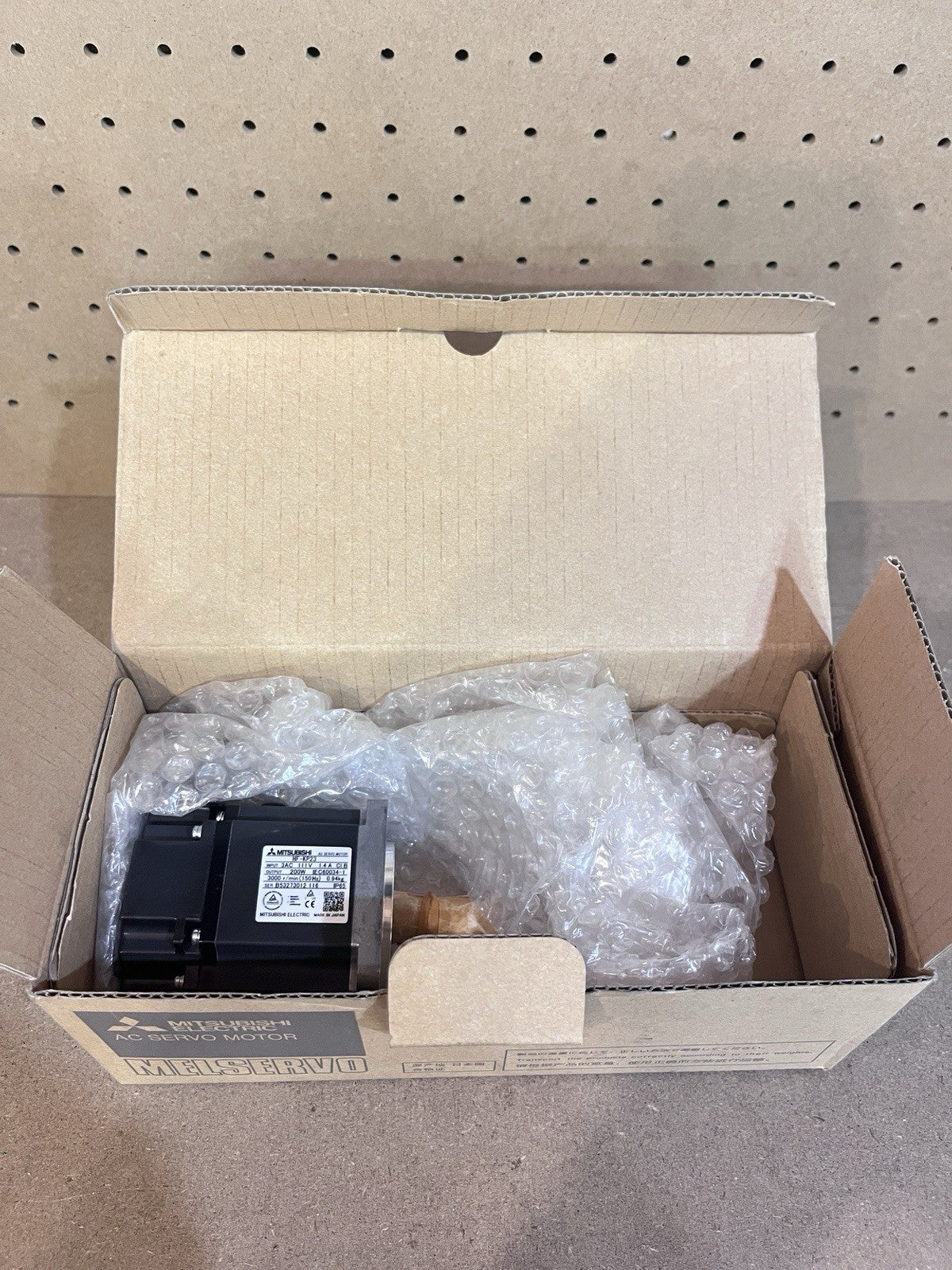 Mitsubishi HF-KP23 AC Servo Motor MELSERVO-J3 200W 3000RPM Brand New In Box NIB