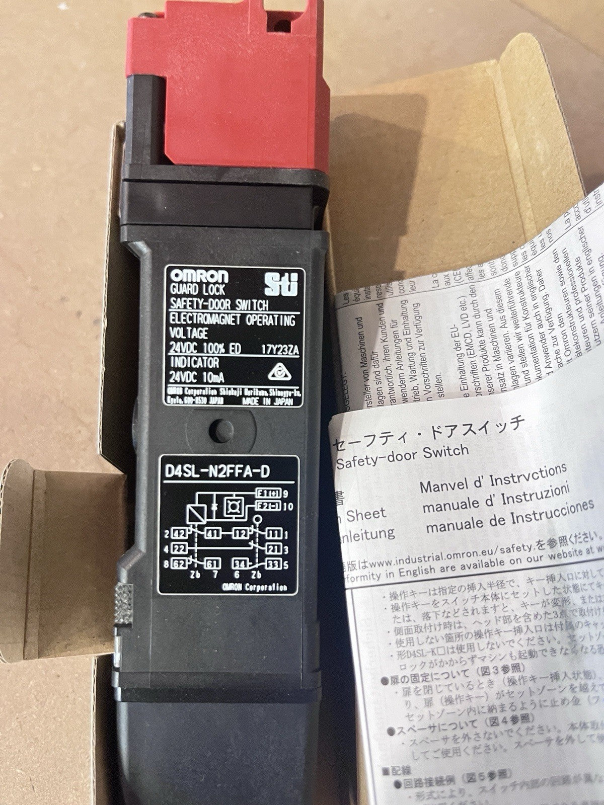 Omron D4SL-N2FFA-D Guard Lock Safety-Door Switch 24VDC New in Box⁠