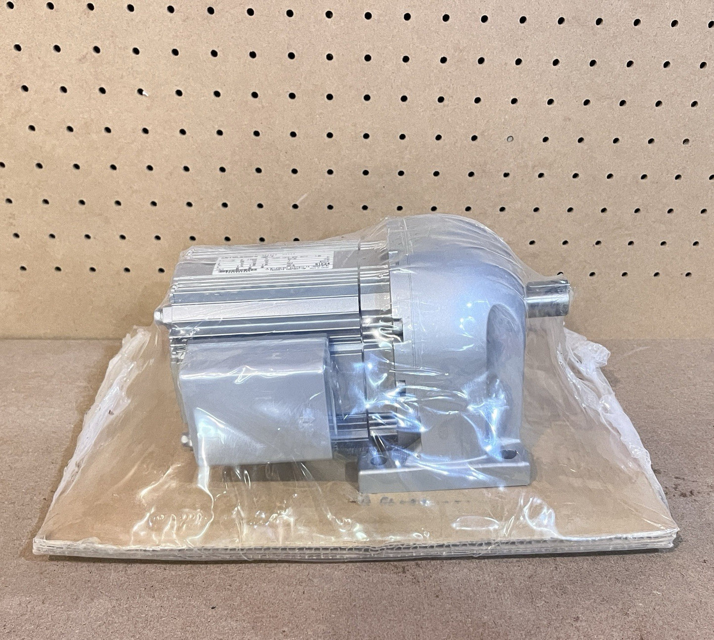 Mitsubishi GM-S 0.1kW 3-Phase Geared Motor Reduction Ratio 1:60 200V 220V NEW⁠