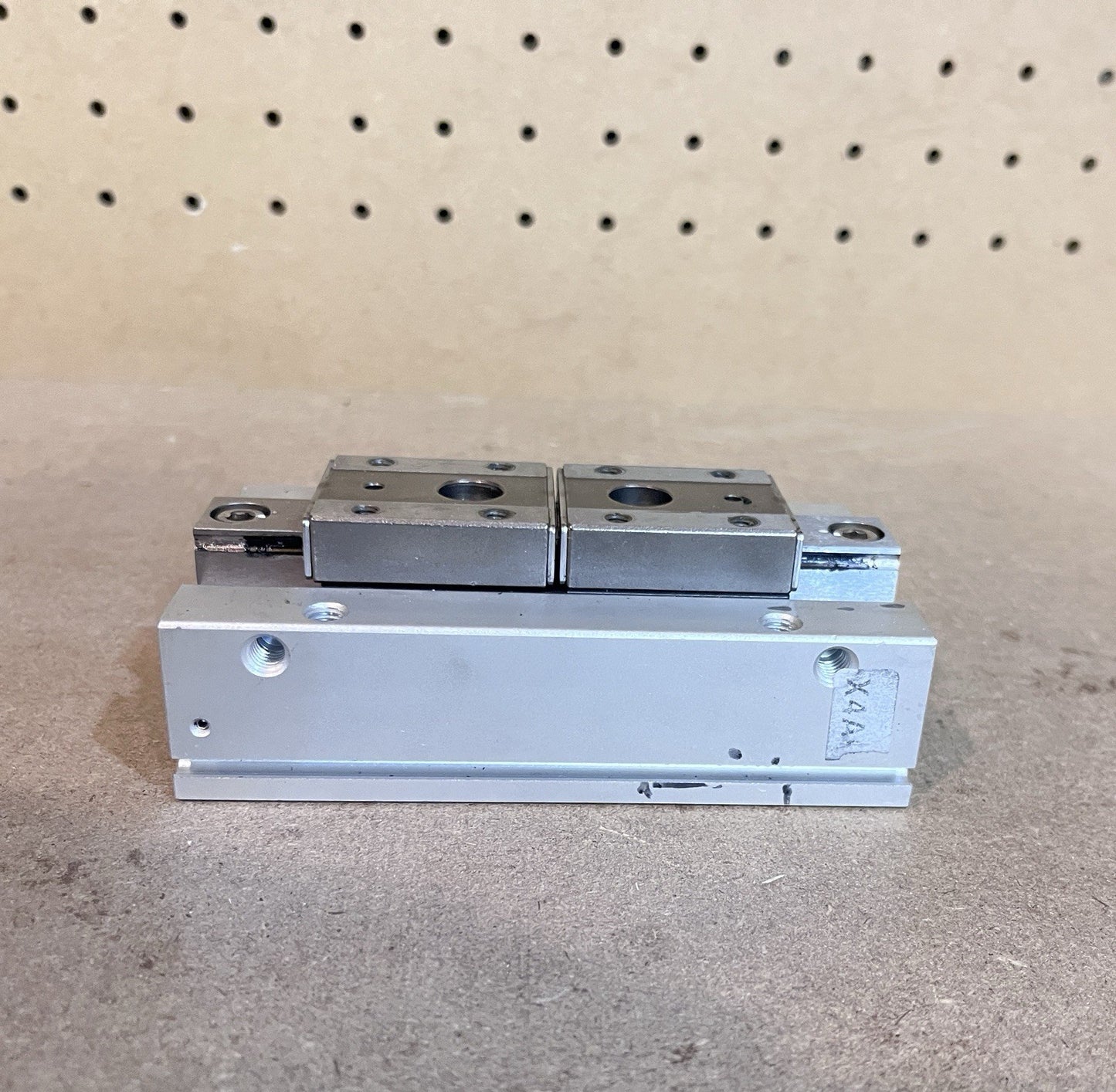 SMC 25A-MHF2-20D1 Low Profile Air Gripper Cylinder Battery Specification