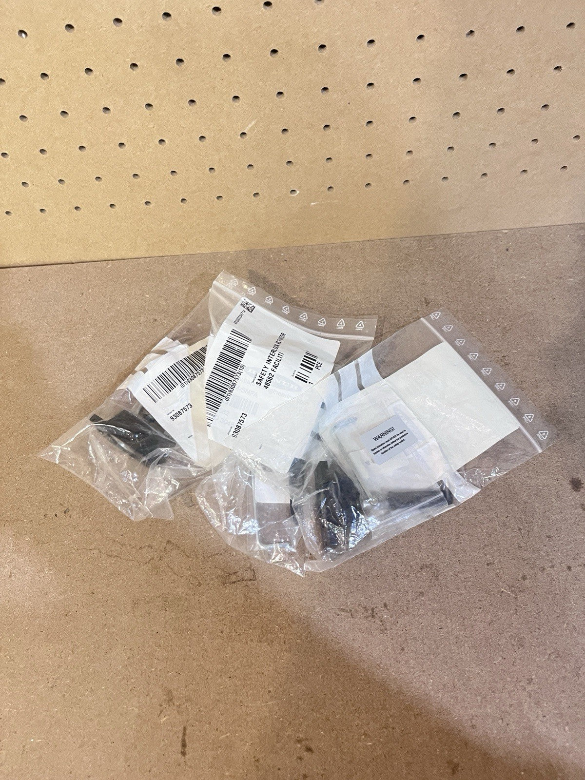 Lot of 3 Banner Engineering SI-QM-SMFA Safety Interlock Actuator Keys NIB⁠