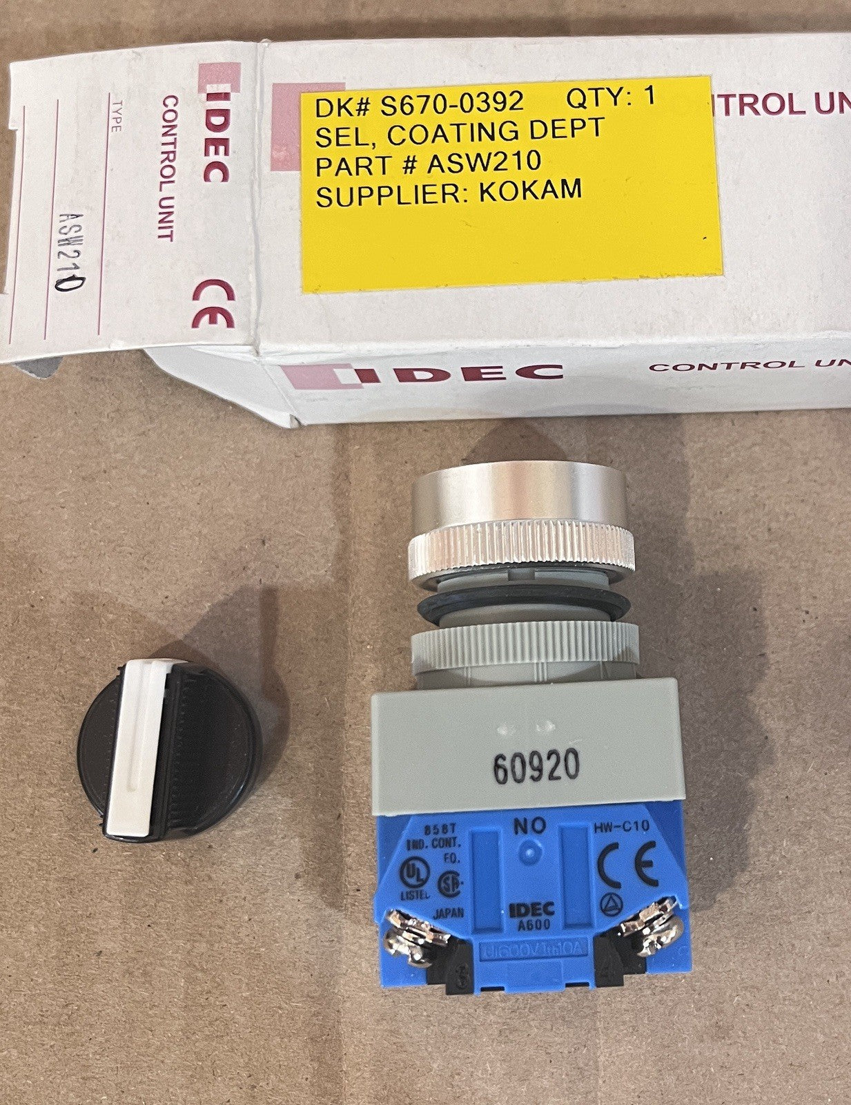 IDEC ASW210 Selector Switch 2-Position Maintained - NEW 2PCS