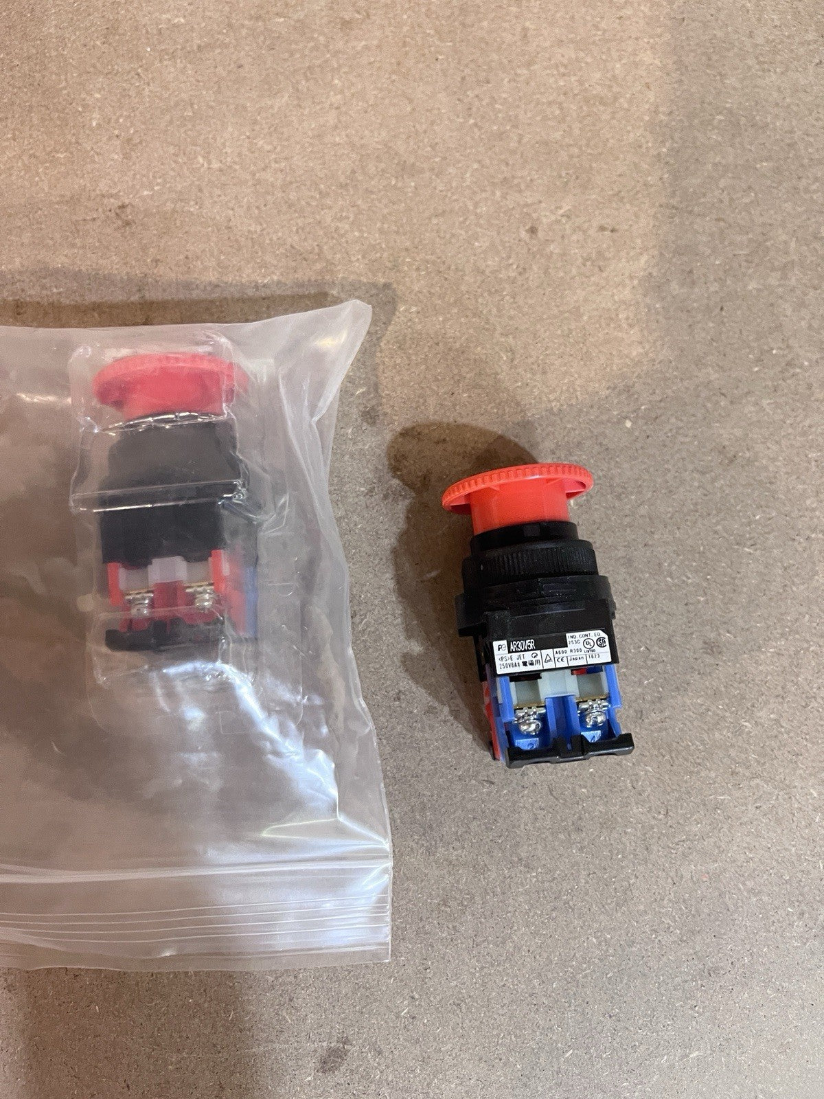 2pc FUJI AR30V5R-11R Push button switch shipping Same Day