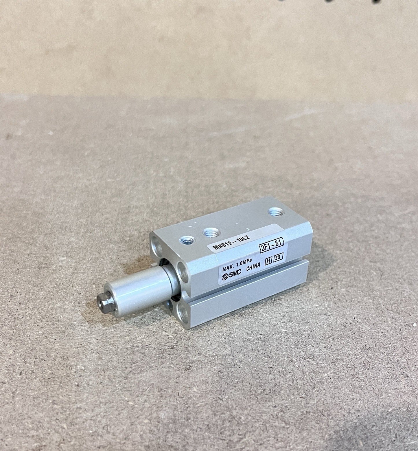 SMC MKB12-10LZ Rotary Clamp Cylinder 90° Right Hand Turn 12mm Bore 10mm NEW