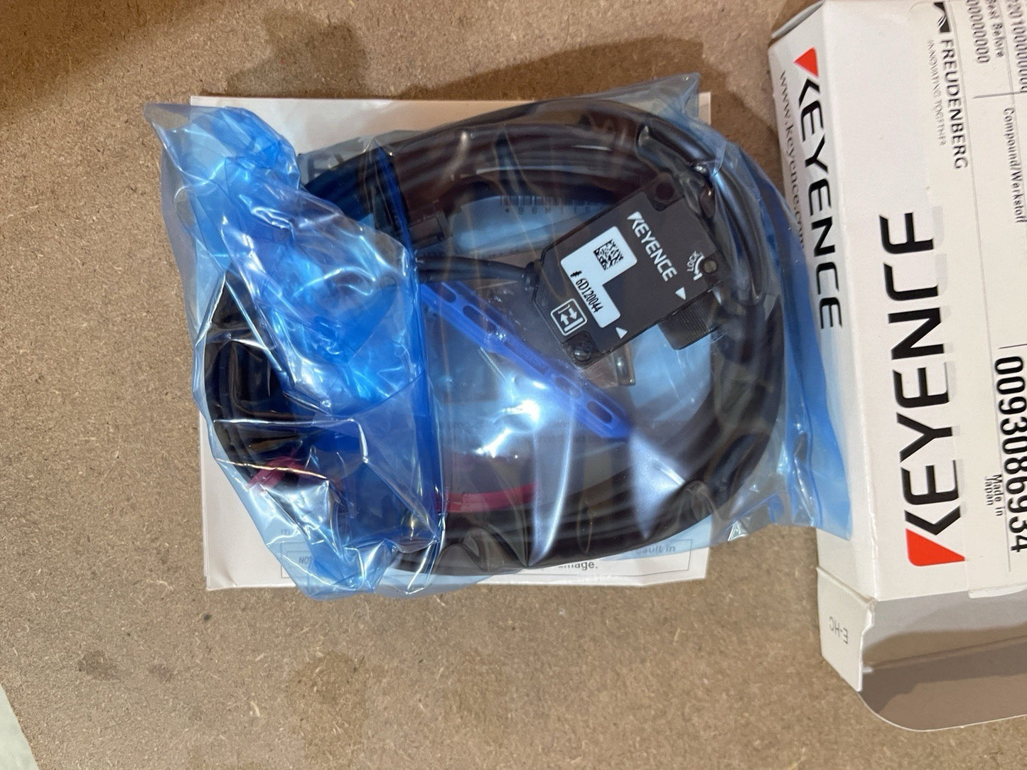 NEW Keyence LV-NH32 Laser Sensor LVNH32 SURPLUS