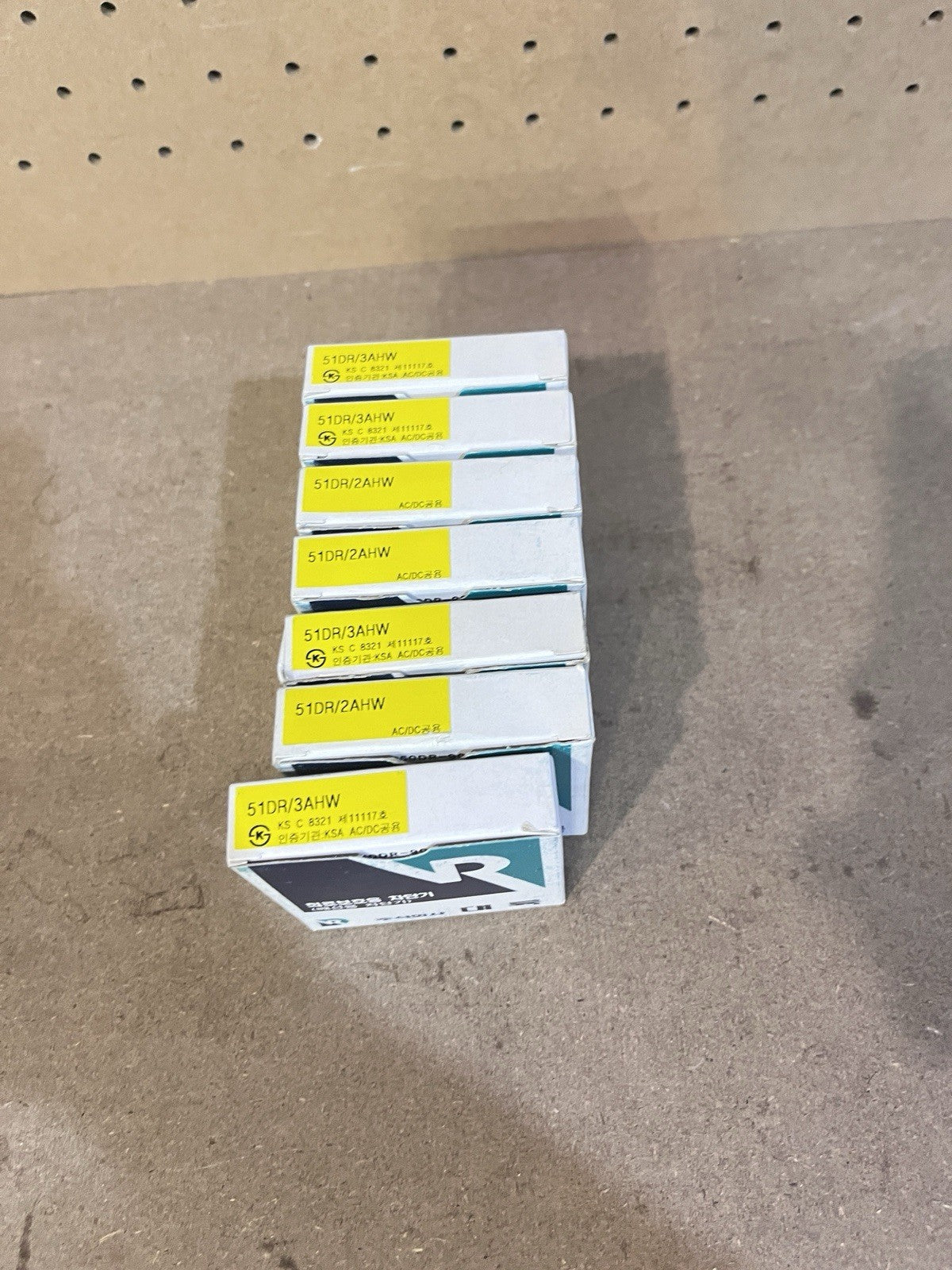 7 Pack DACO DAERYUK DCP51DR 2A 3A Circuit Breaker Protector DIN Rail NIB