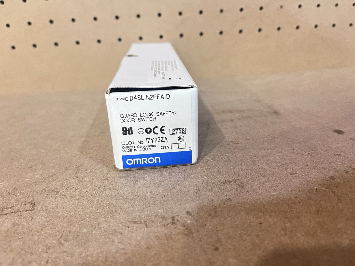 Omron D4SL-N2FFA-D Guard Lock Safety-Door Switch 24VDC New in Box⁠