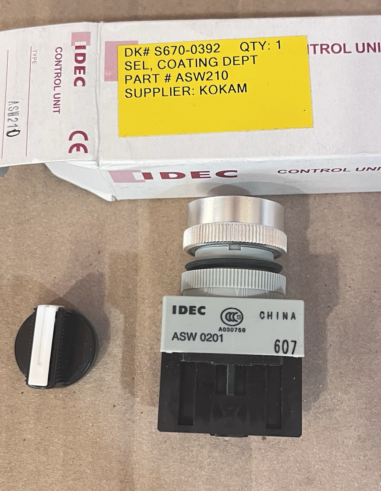 IDEC ASW210 Selector Switch 2-Position Maintained - NEW 2PCS