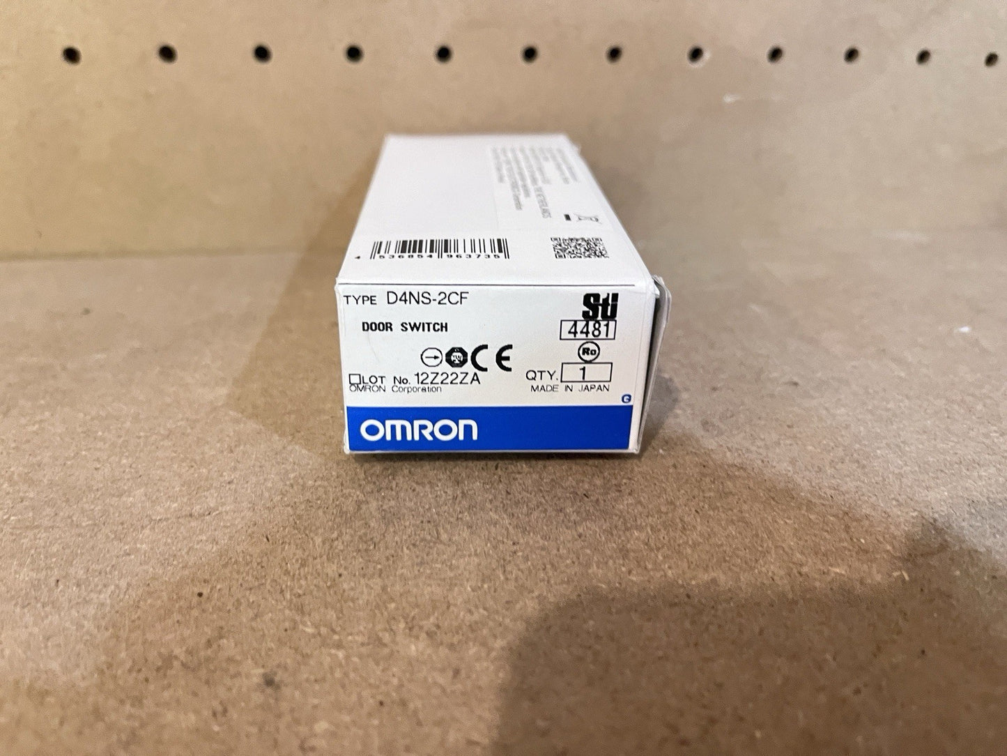 1PC NEW OMRON safety door switch D4NS-2CF
