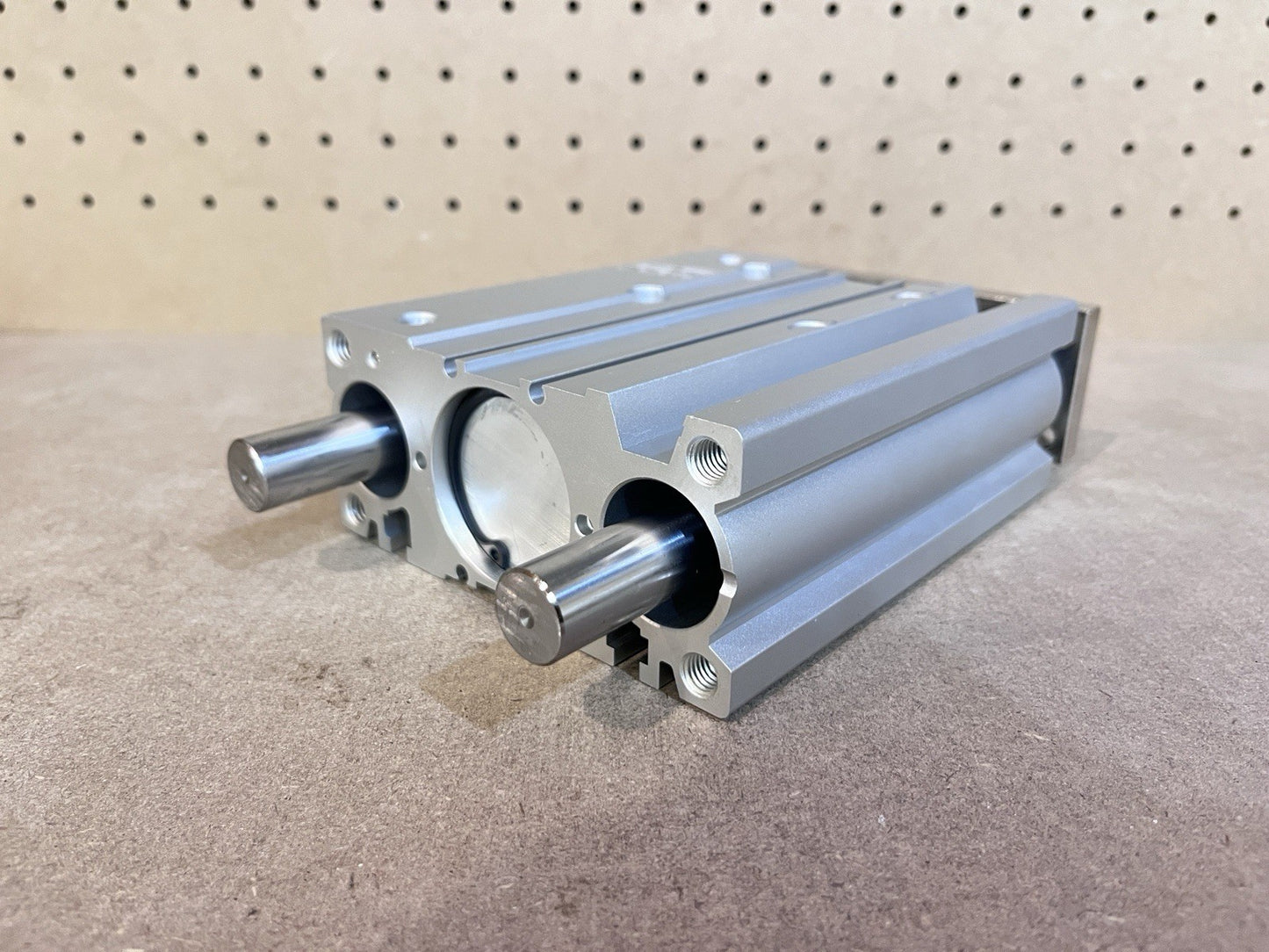 SMC Pneumatic Guided Cylinder MGPL40-100Z / MGPL40100Z