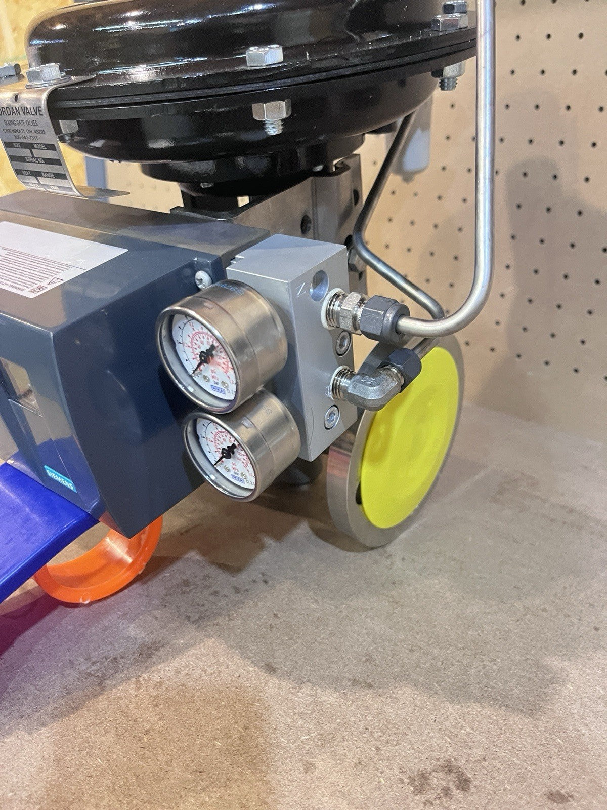 Jordan Valve 701-18 1" Sliding Gate Control Valve w/ Siemens PS2 Positioner
