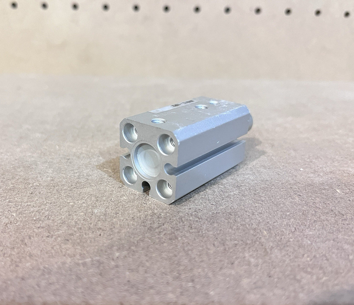 SMC MKB12-10RZ Rotary Clamp Cylinder 90° Right Hand Turn 12mm Bore 10mm NEW