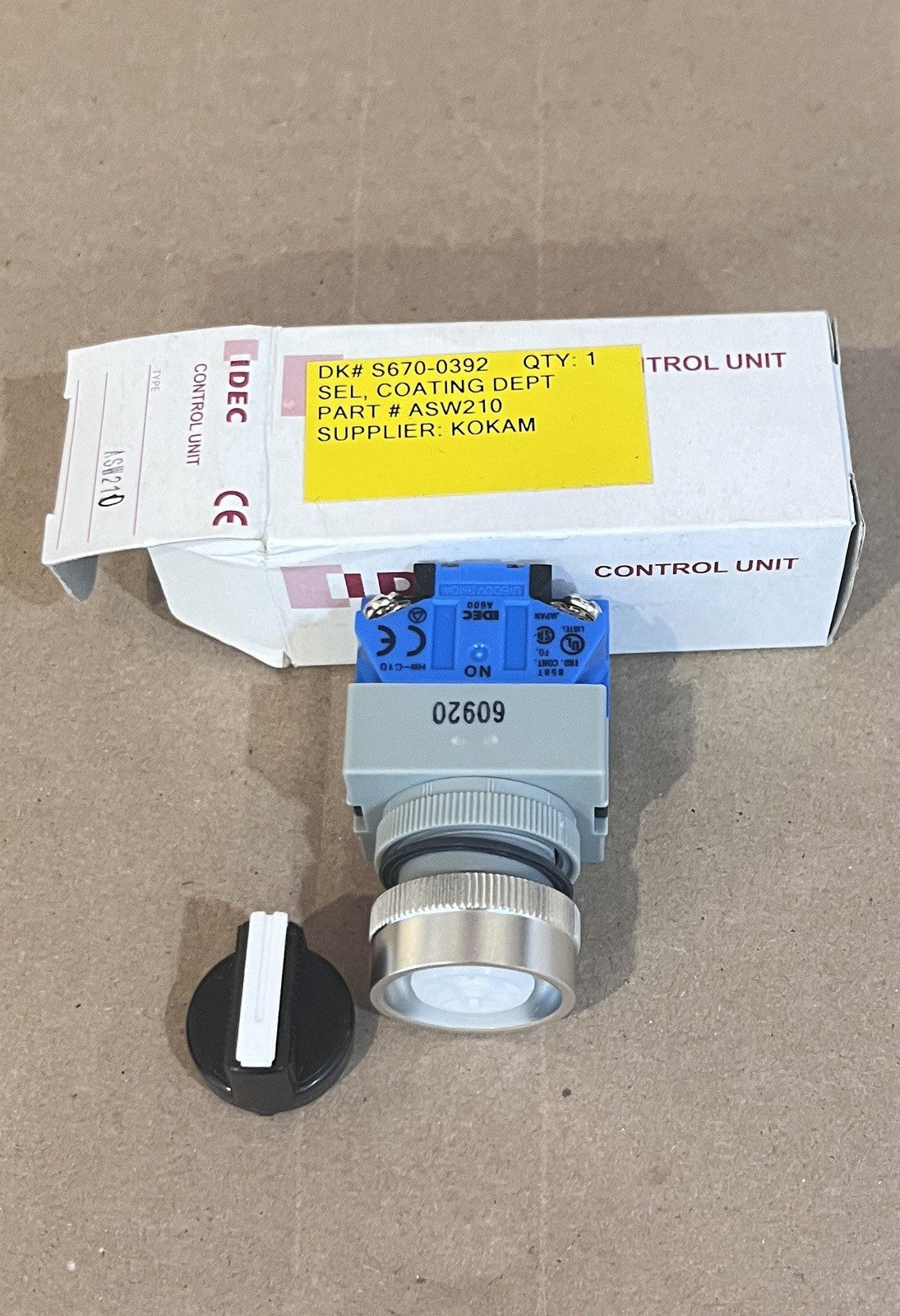 IDEC ASW210 Selector Switch 2-Position Maintained - NEW 2PCS